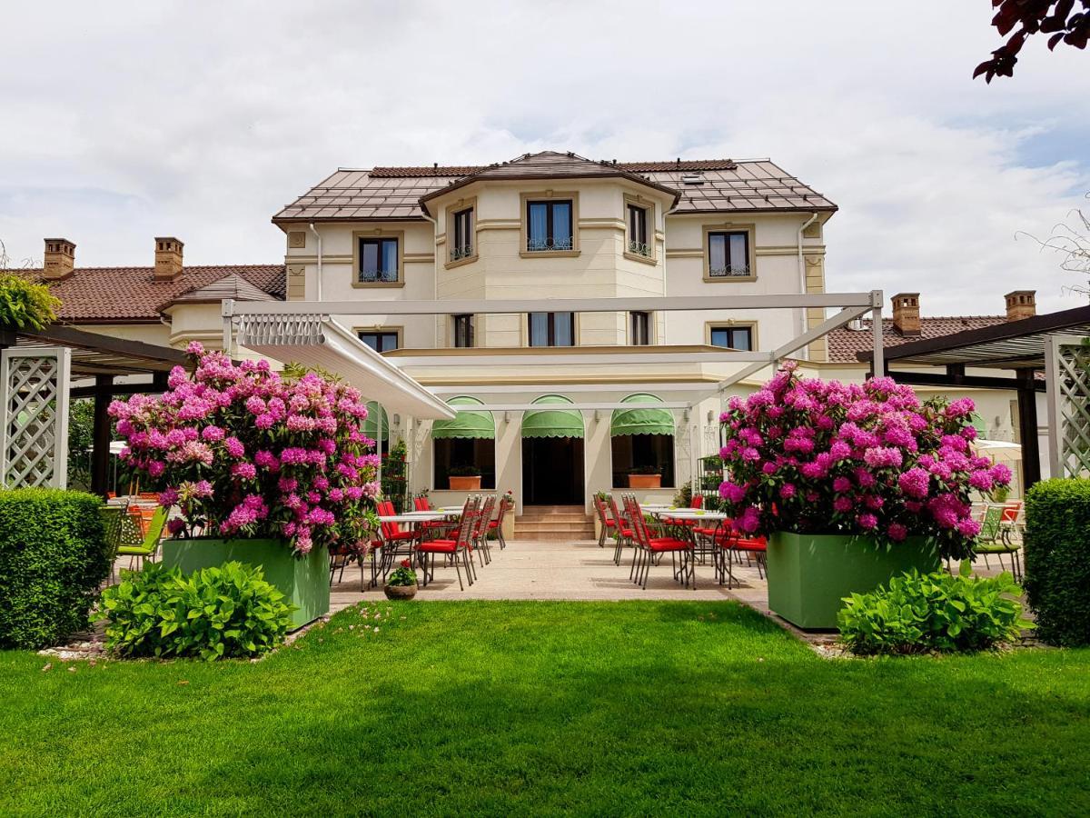 Hotel Sonnenhof Suceava Buitenkant foto